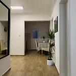 Гостевой дом Leander House