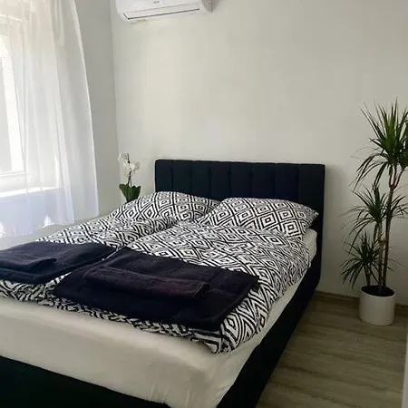 Leander House Siofok